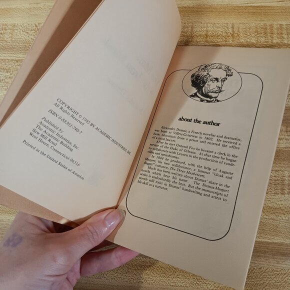 Man in the Iron Mask Dumas 1984 B&W Pocket Classics Comic Paperback Vintage 80s - Picture 5 of 7